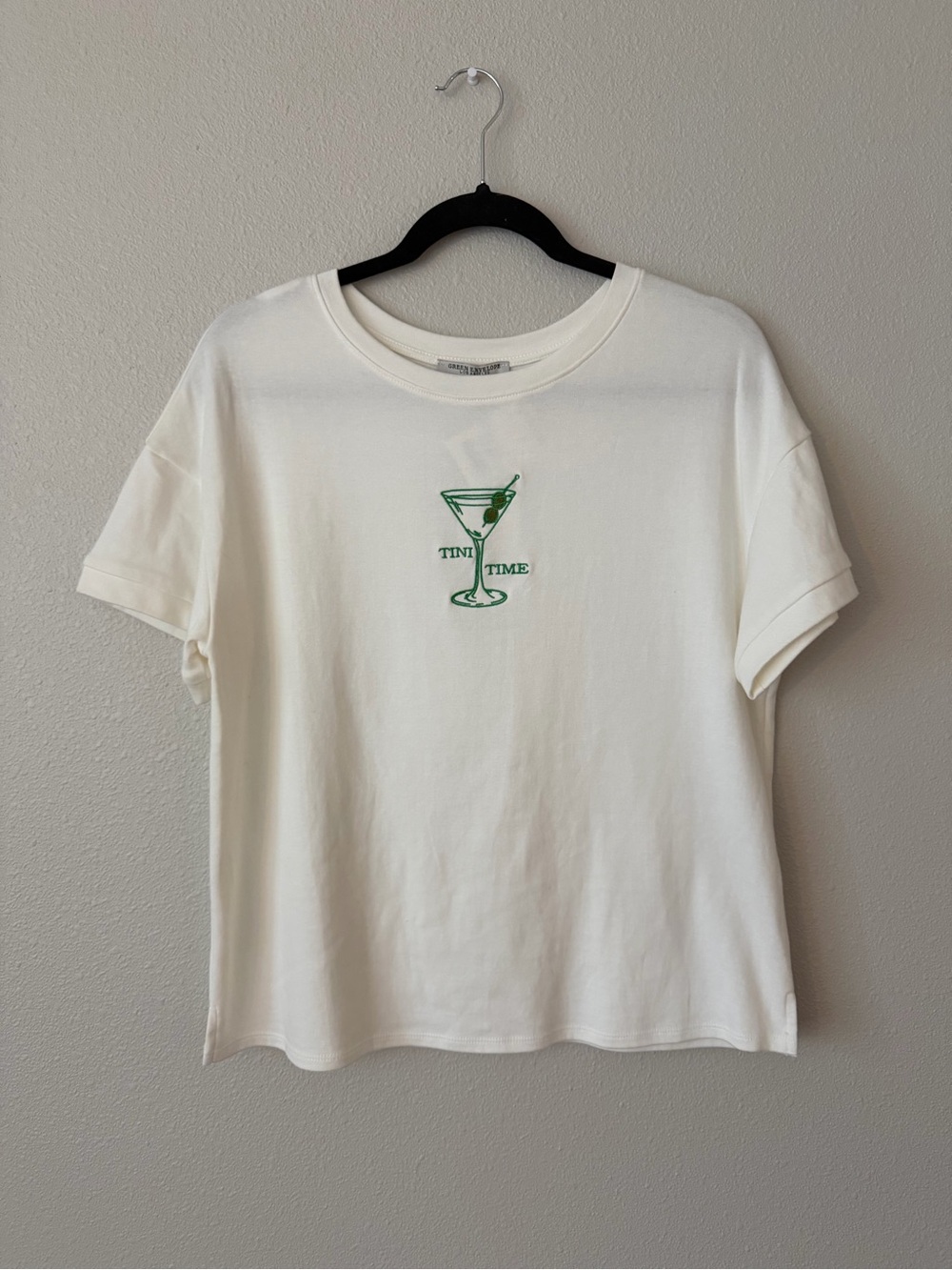 NWT Green Envelope Tini Time Embroidered Martini Tee White Size M